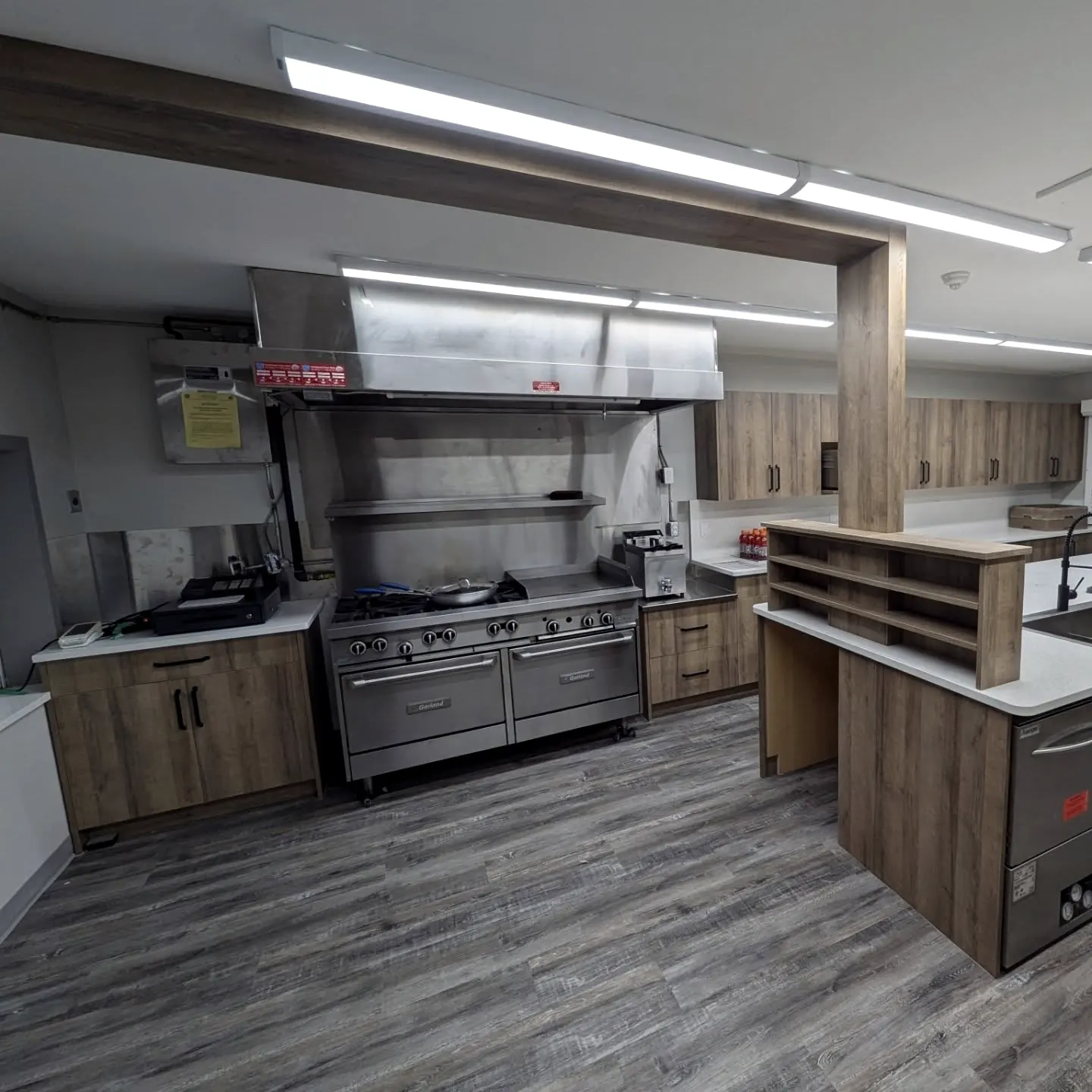 Woodgrain cabinets around a commercial range