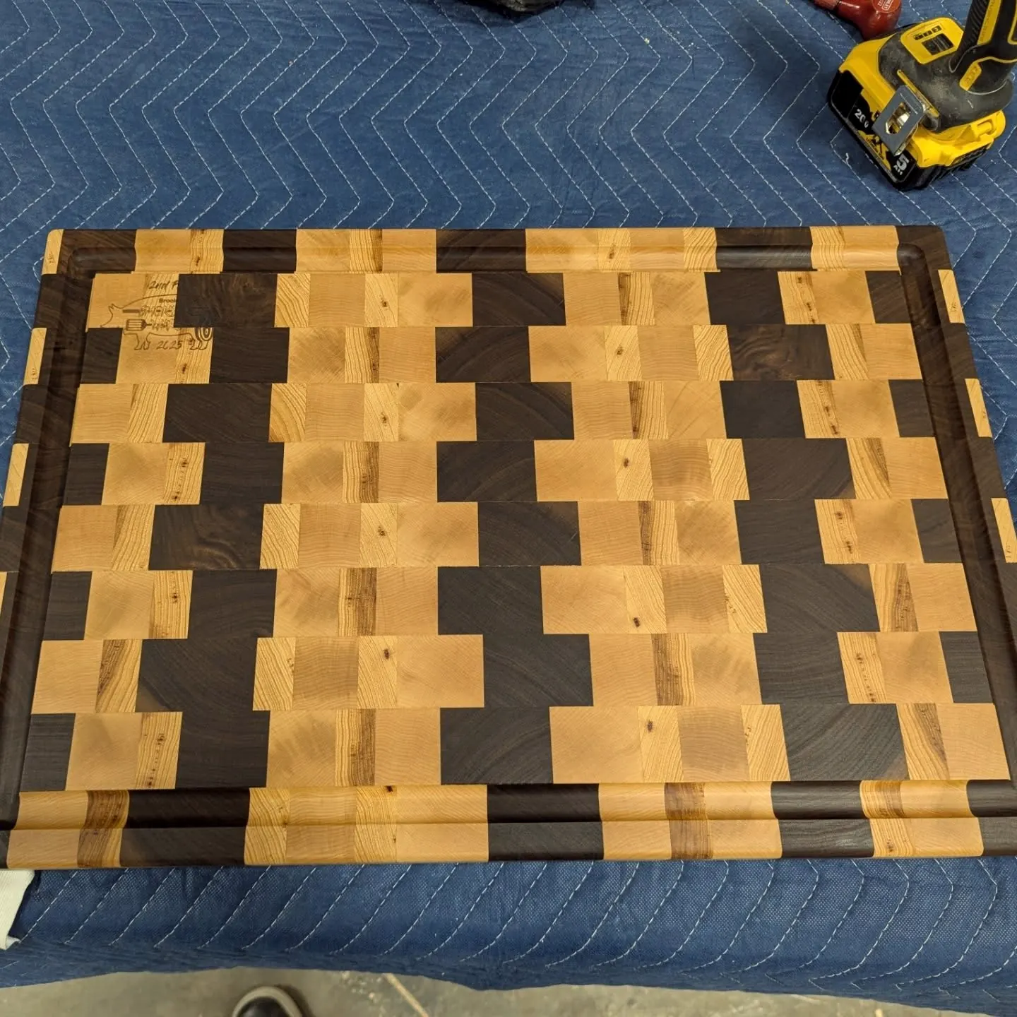 End-grain cutting board, striped pattern