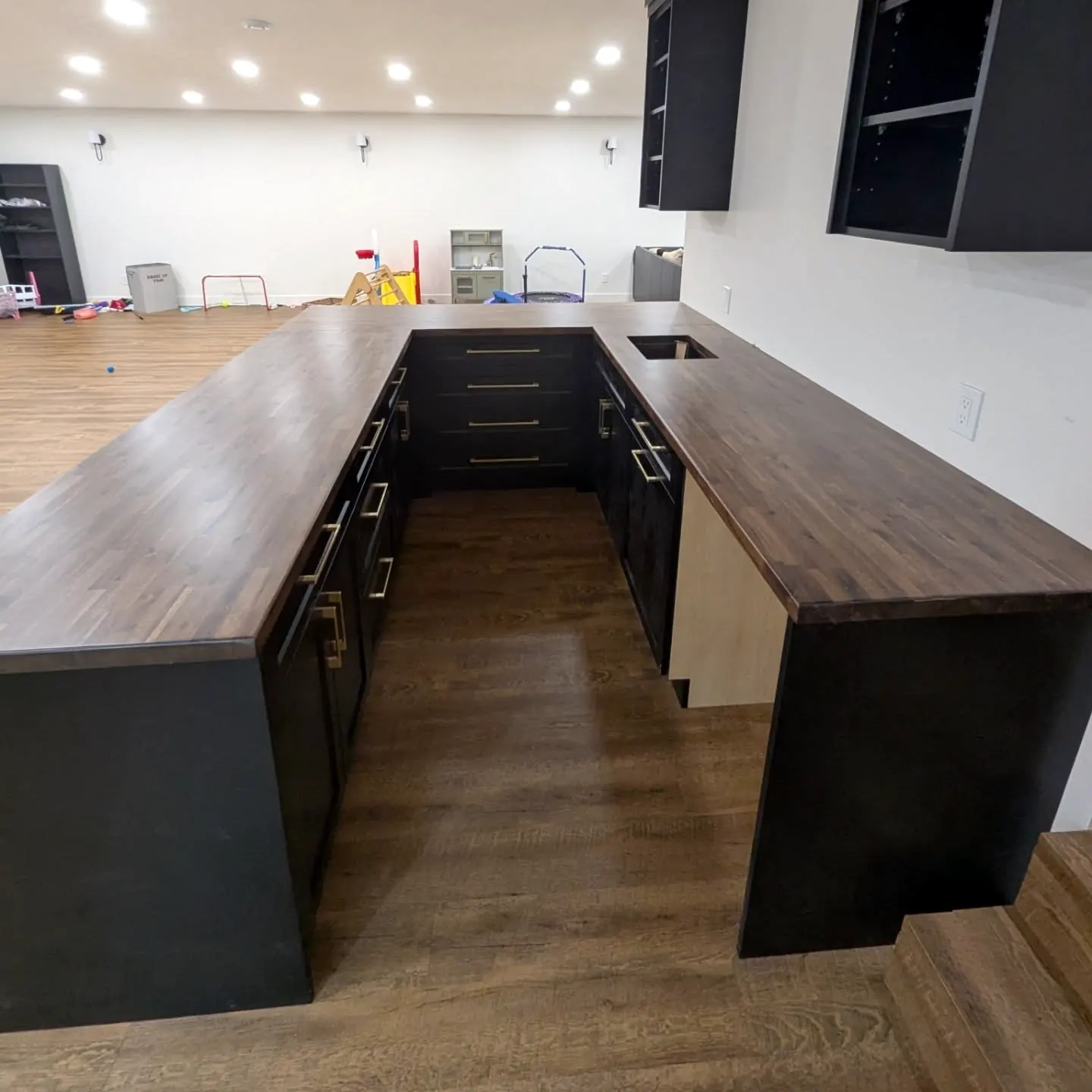 Long dark island with a woodgrain top