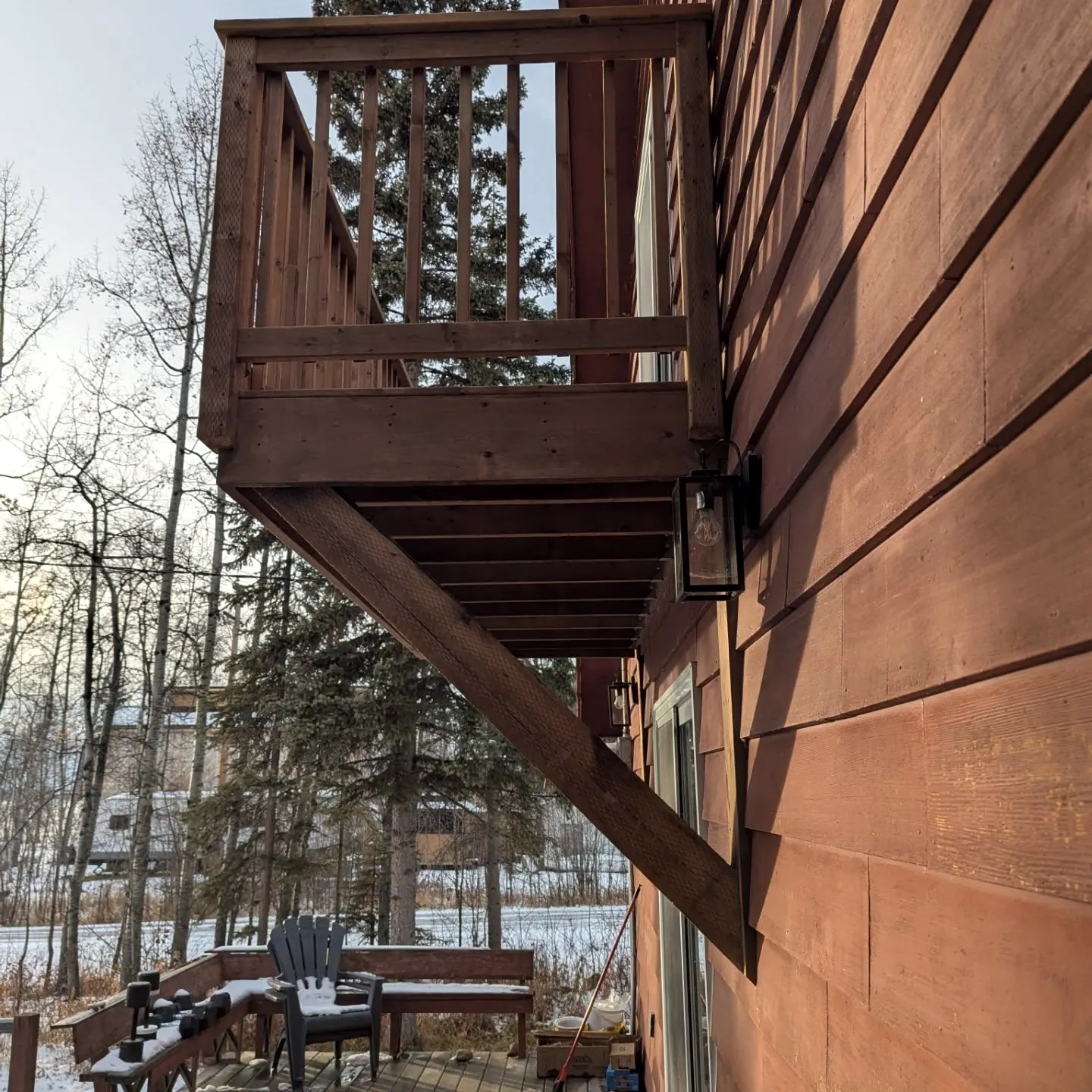 Balcony from below, braced into the wall